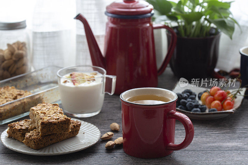 自制烤燕麦棒:燕麦、加蜂蜜的谷物