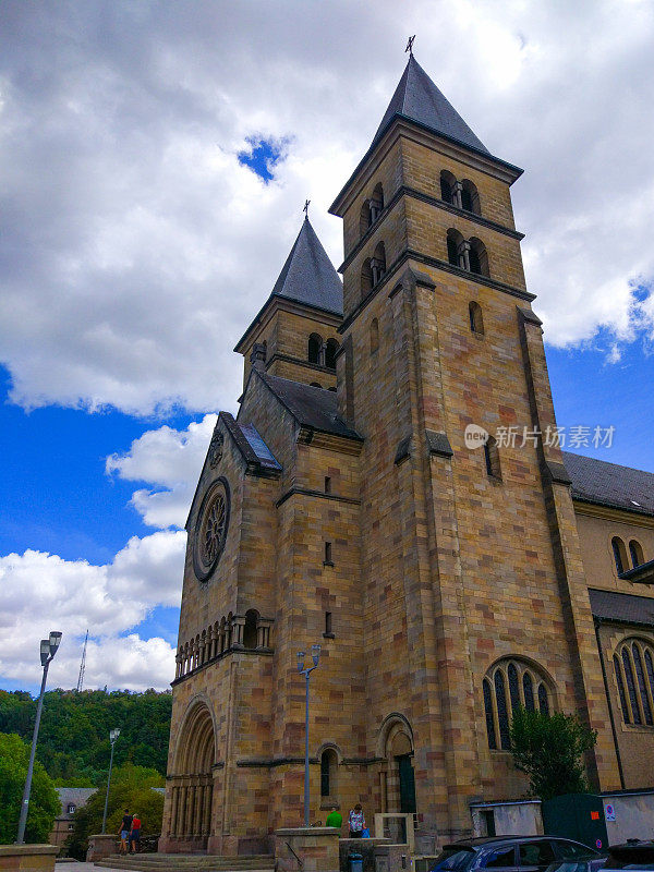 埃克特纳赫修道院(圣威利布尔大教堂)的正面，在埃克特纳赫古城，卢森堡