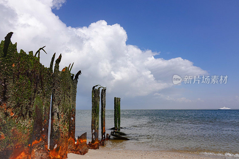 在大海前面的Groyne