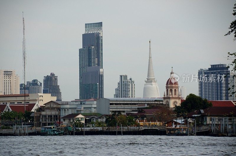 湄南河和曼谷通武里天际线，泰国