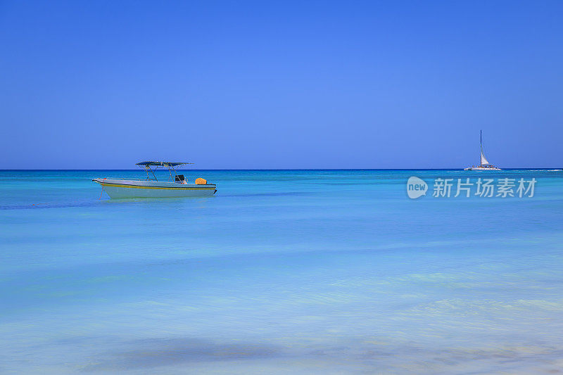 夏季天堂:热带海滩，游艇和游艇-蓬塔卡纳，加勒比海