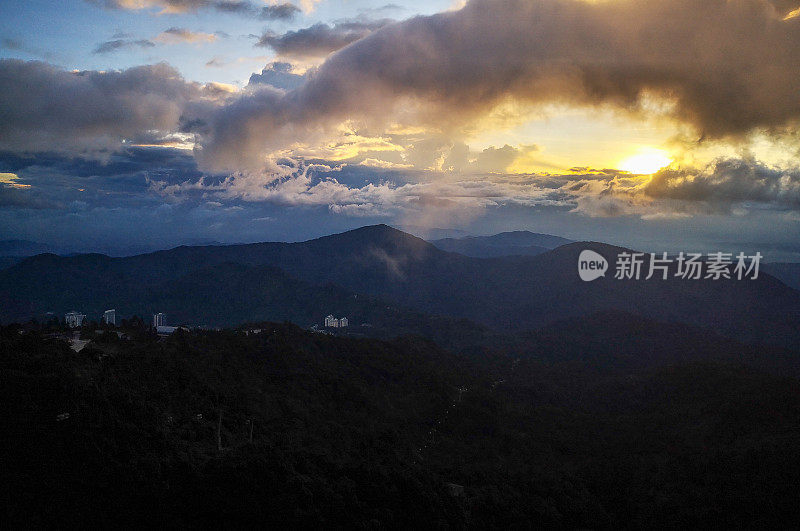 马来西亚彭航高地峡日落