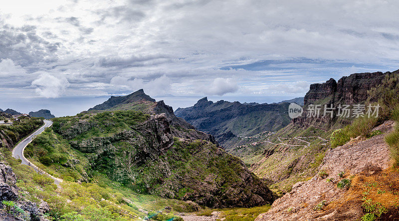 壮丽的山脉壮丽的景色在马斯卡，米拉多德马斯卡，特内里费，加那利群岛，西班牙-股票照片