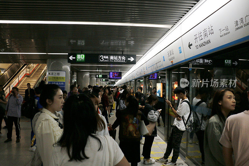 天津地铁站台