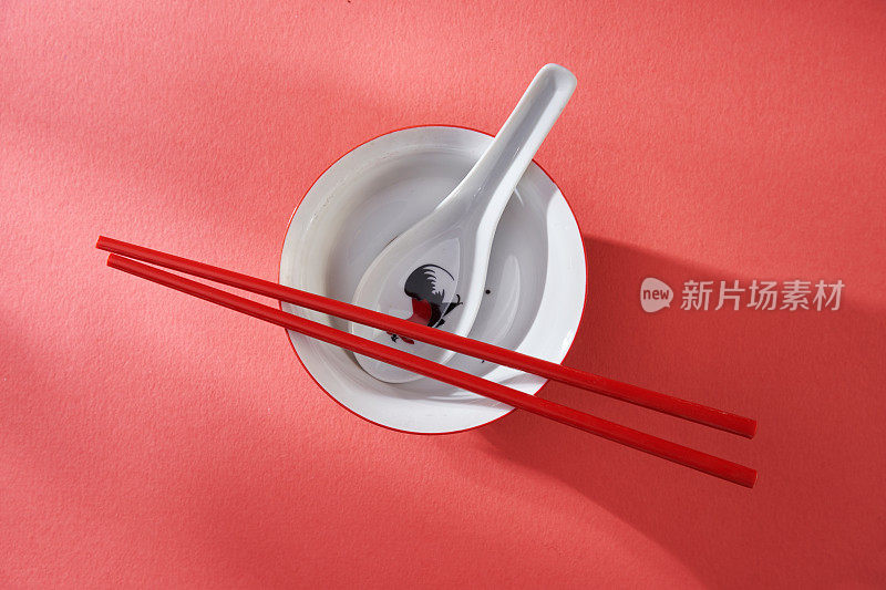 俯视图筷子，勺子和饭碗