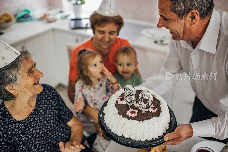 奶奶的生日蛋糕，生日快乐