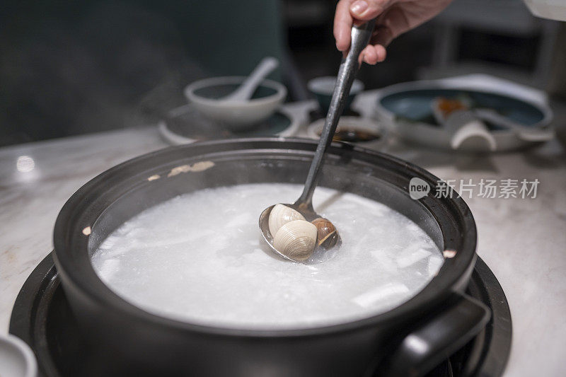 煮粥火锅叫虾酱