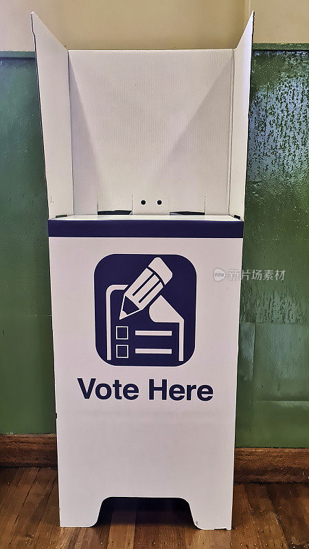 在投票地点设置单一投票亭