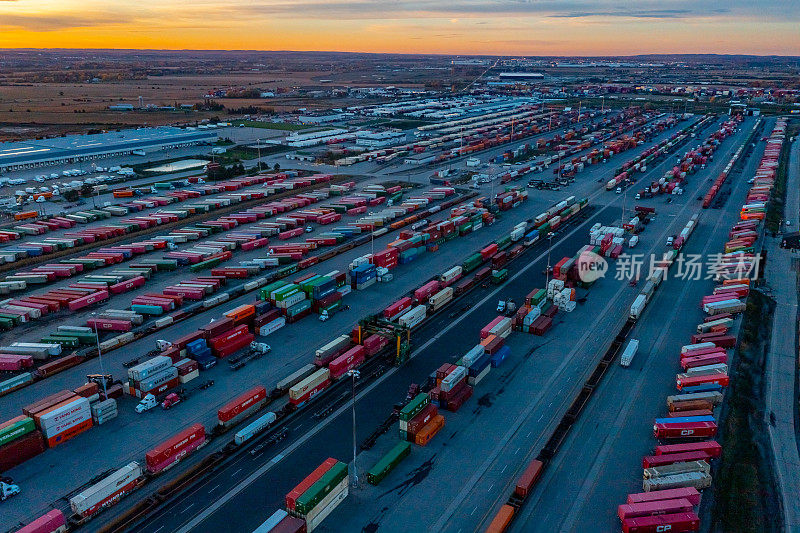 位于加拿大克莱因堡的加拿大太平洋高速公路沃恩多式联运码头