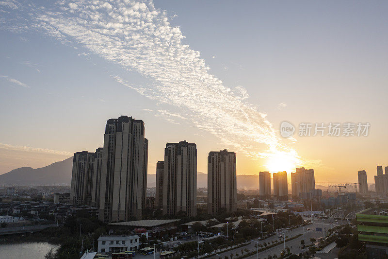 空中摄影夜晚城市天际线的鸟瞰图