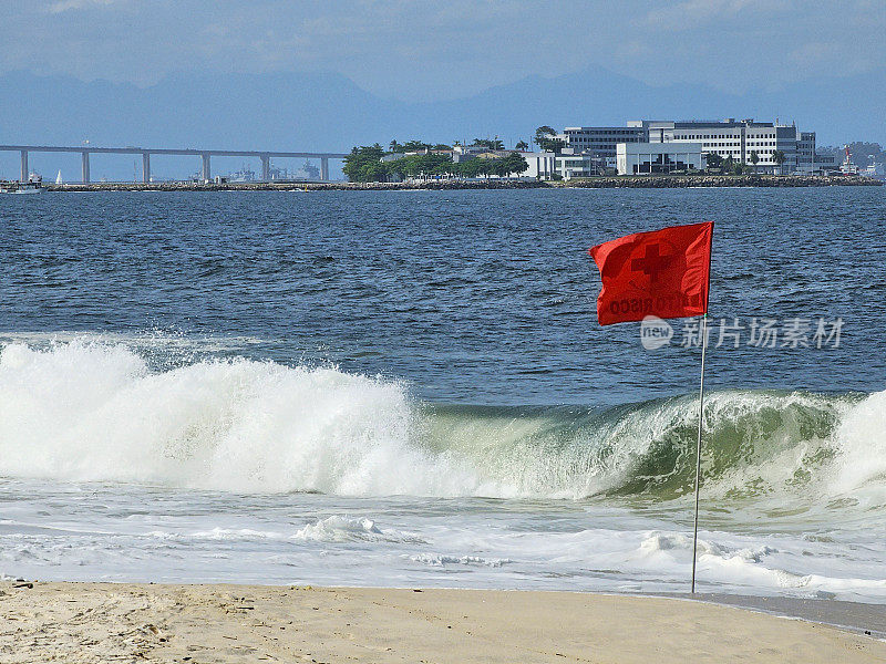 里约热内卢弗拉门戈海滩的红旗
