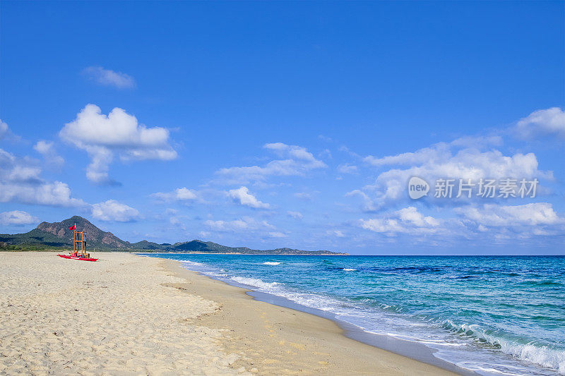 在意大利撒丁岛海岸海岸的皮西纳雷