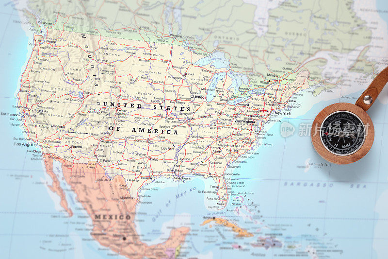旅行目的地美国，地图与指南针