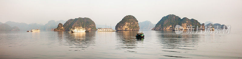 越南下龙湾黎明全景