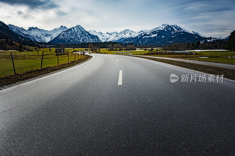 蜿蜒的道路