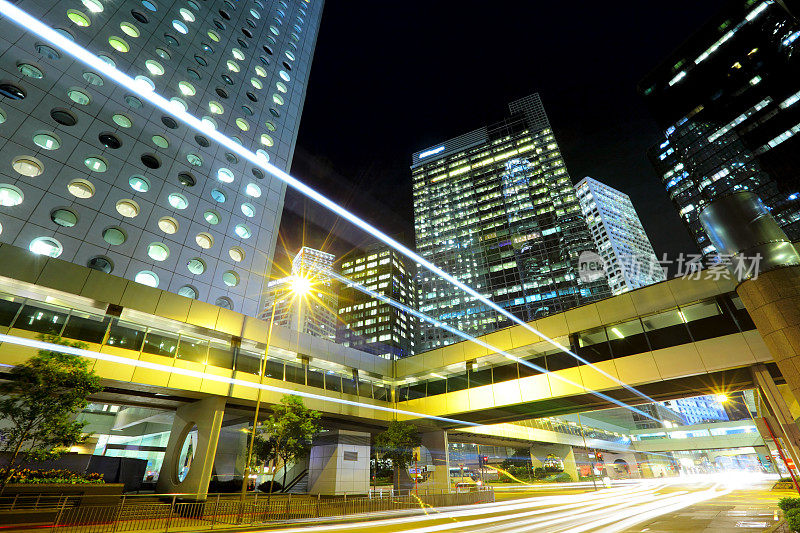 城市夜景与交通路线