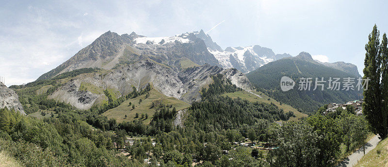 阿尔卑斯山和拉梅杰的全景图