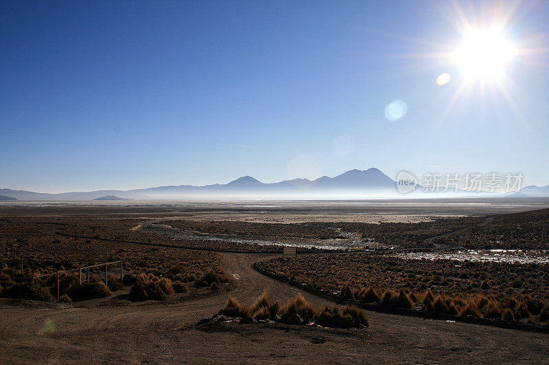智利altiplano盐湖的日出