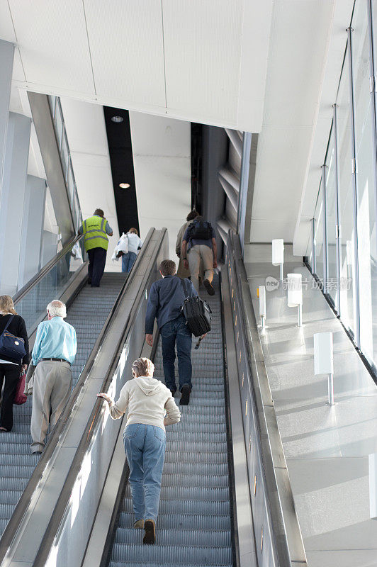 机场自动扶梯旅行者