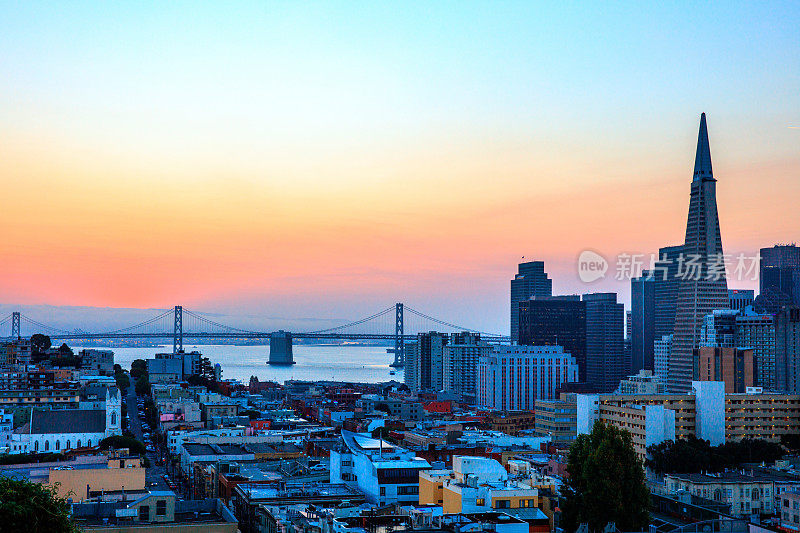 旧金山市中心的日出
