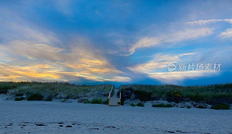 日落沙丘，缅因州Ogunquit海滩。