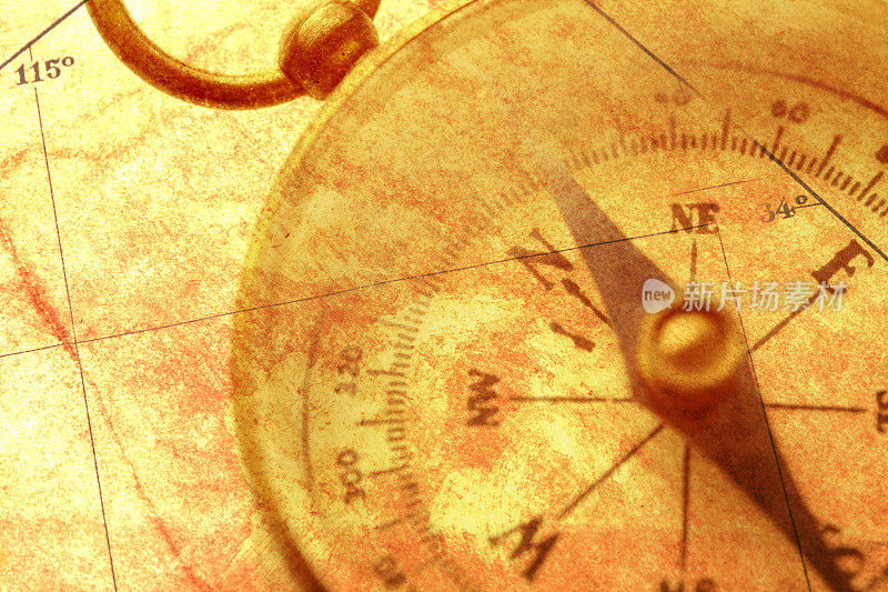 多重曝光的指南针和古董地图