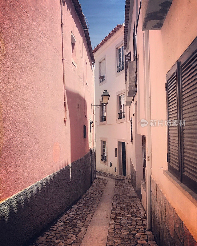 葡萄牙卡斯凯斯古老的鹅卵石街道