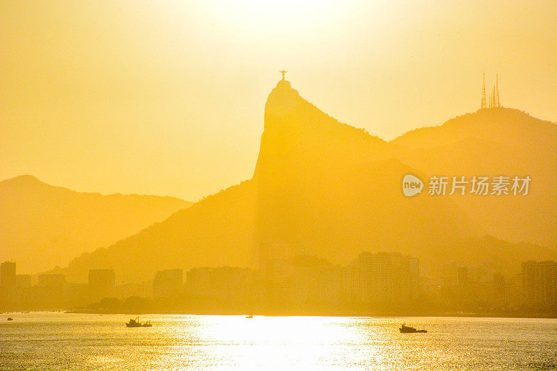 鸟瞰图的里约热内卢城市景观和甜面包山，巴西