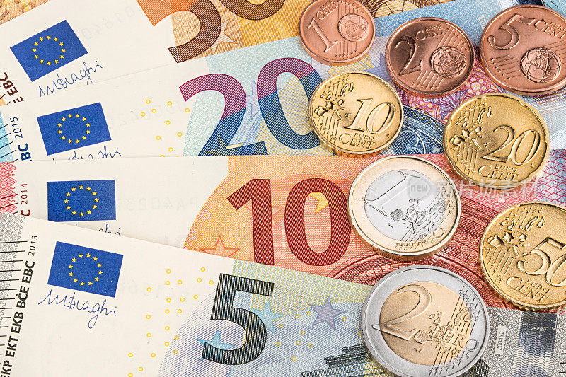 在纸币上印制欧元和美分硬币