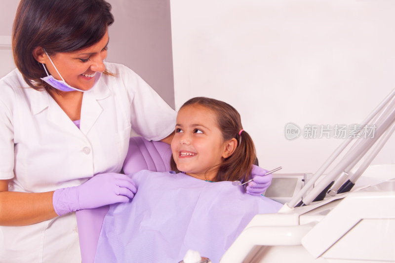 牙医和小女孩