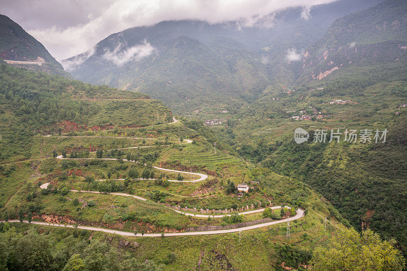 山上的高速公路