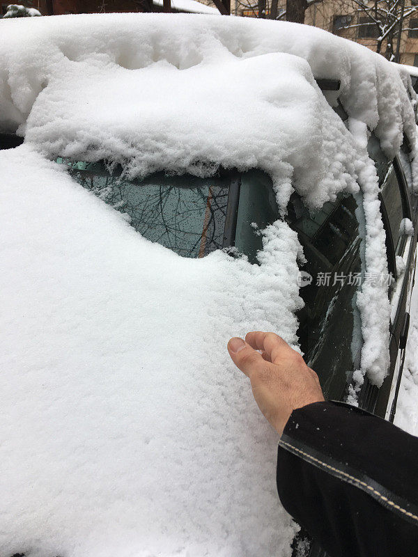 车下的雪