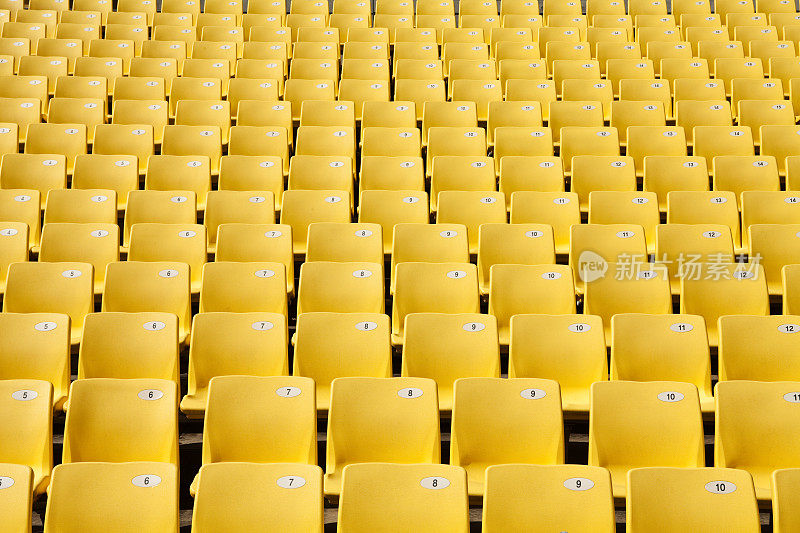 黄色的座位在体育场