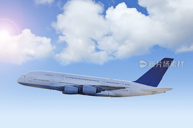 空中客车A380-800在空中飞行