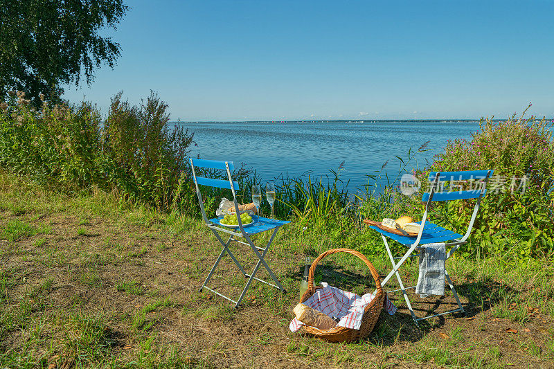湖边野餐的地方