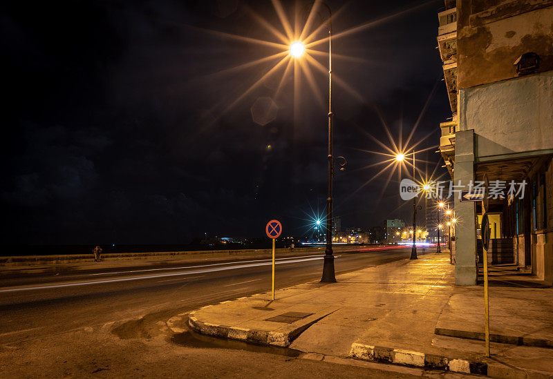 Malecón哈瓦那海滨路夜景