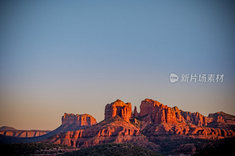 塞多纳山，大教堂岩石在日落，在亚利桑那州，美国