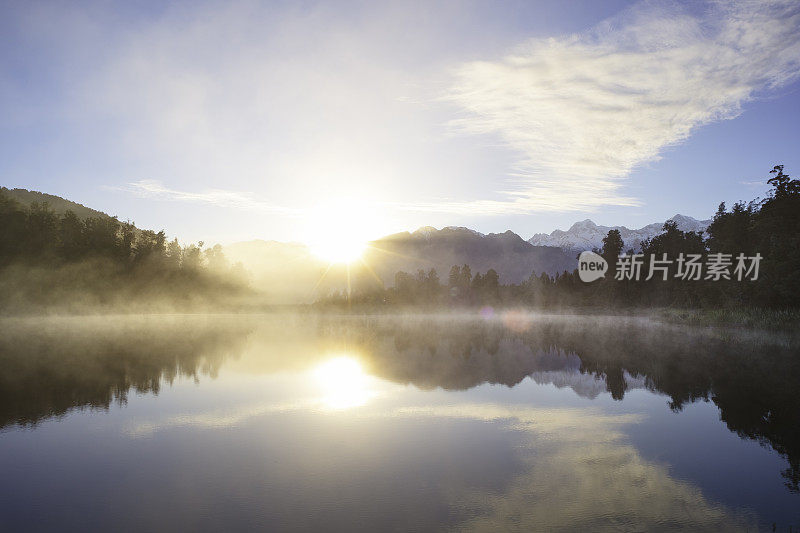 新西兰马西森湖破晓