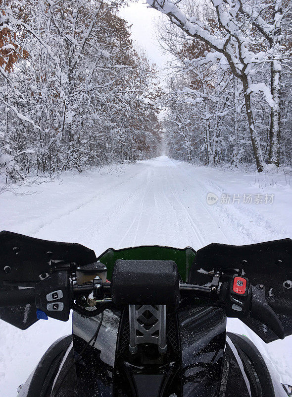 上密歇根的雪地摩托。