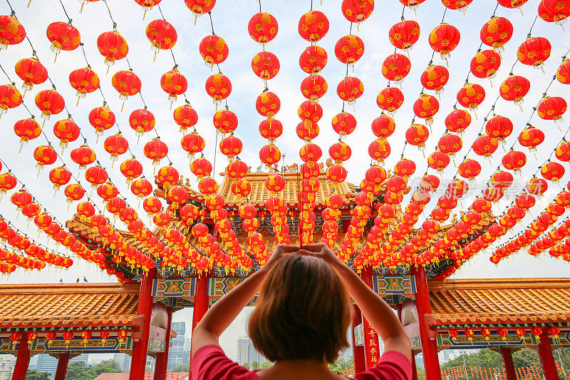 中国新年:在庙里祈福