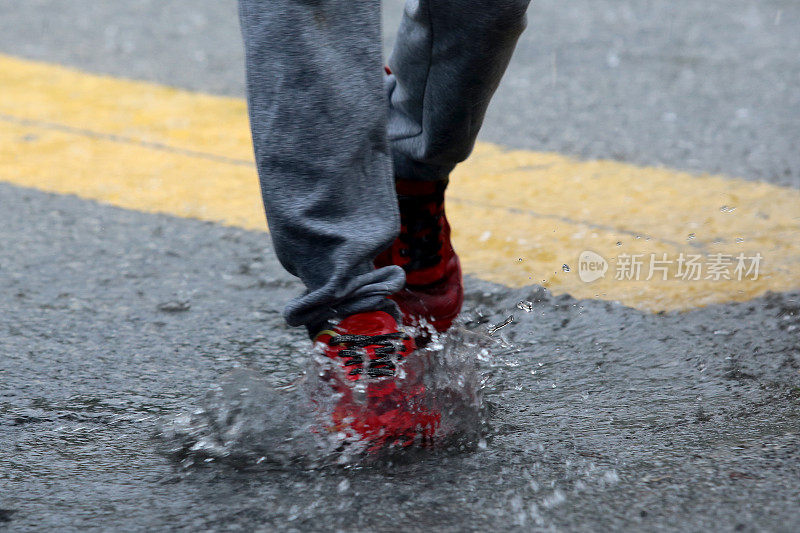 下雨的场景