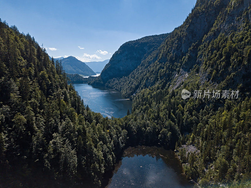 托普利兹湖，卡默尔湖和格伦德尔湖山湖的空中全景图，在萨尔兹卡默尔古特，斯蒂里亚，奥地利。