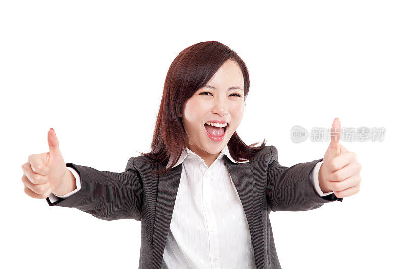 兴奋的年轻亚洲女商人两个大拇指向上微笑在白色的背景