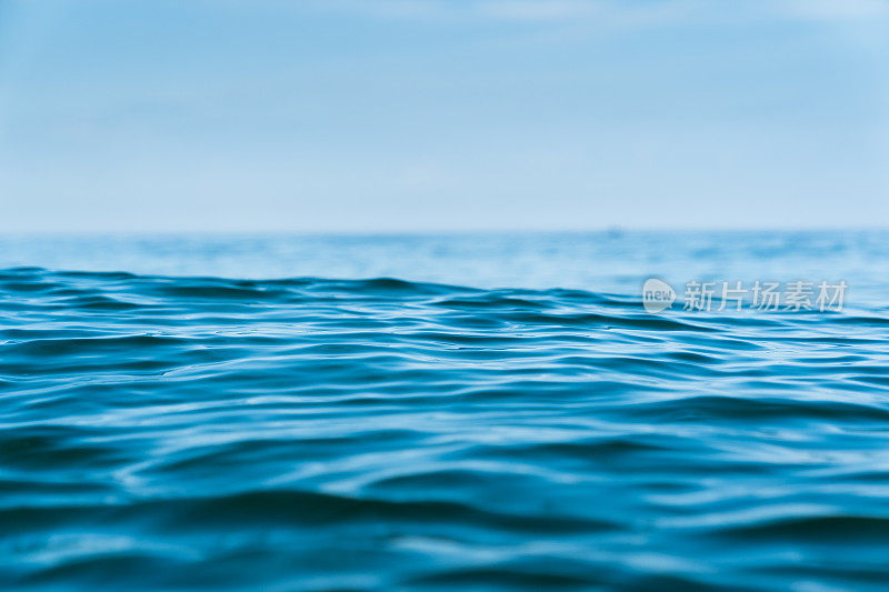 蓝水表面背景