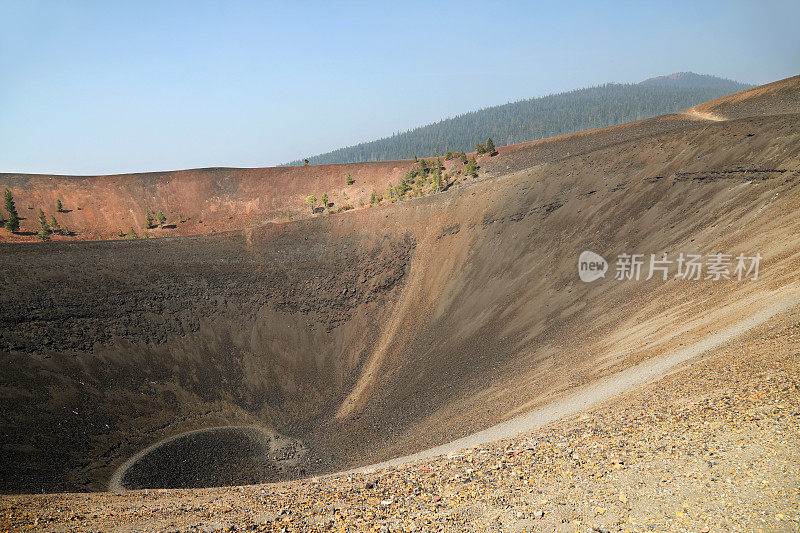 拉森火山国家公园的火山渣锥