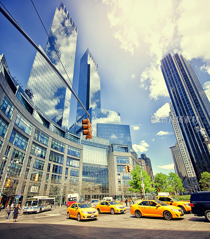 美国纽约哥伦布圆环:2015年4月;纽约市著名的哥伦布环岛的交通状况