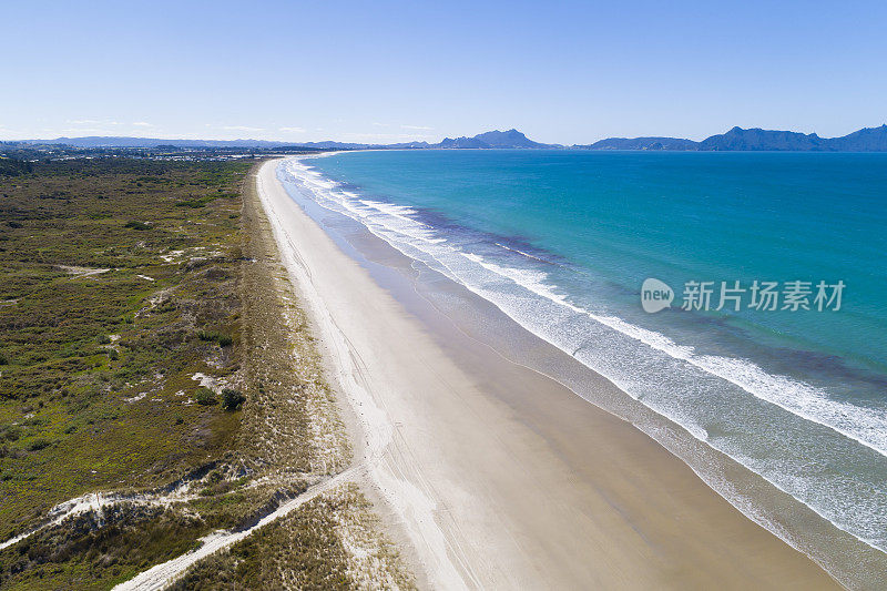 鸟瞰图的Uretiti海滩在Waipu新西兰