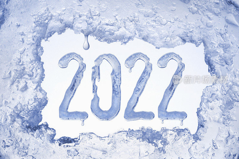 2022年新年快乐，在蓝色冰与水滴框