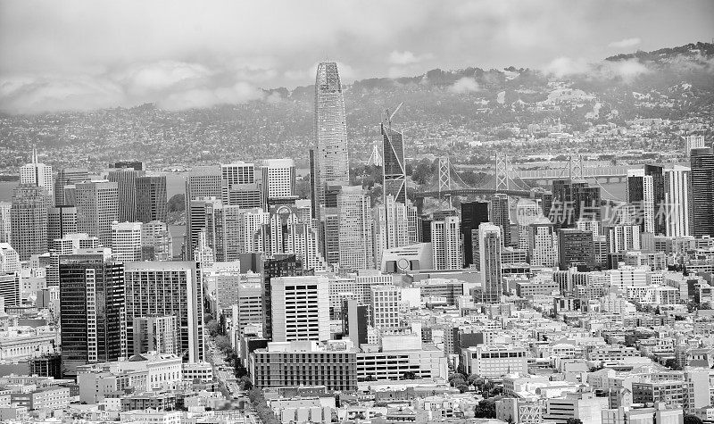 从山上鸟瞰旧金山市容，加利福尼亚