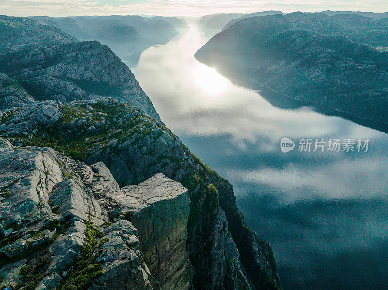 在Lysefjorden上方的布道石景区鸟瞰图